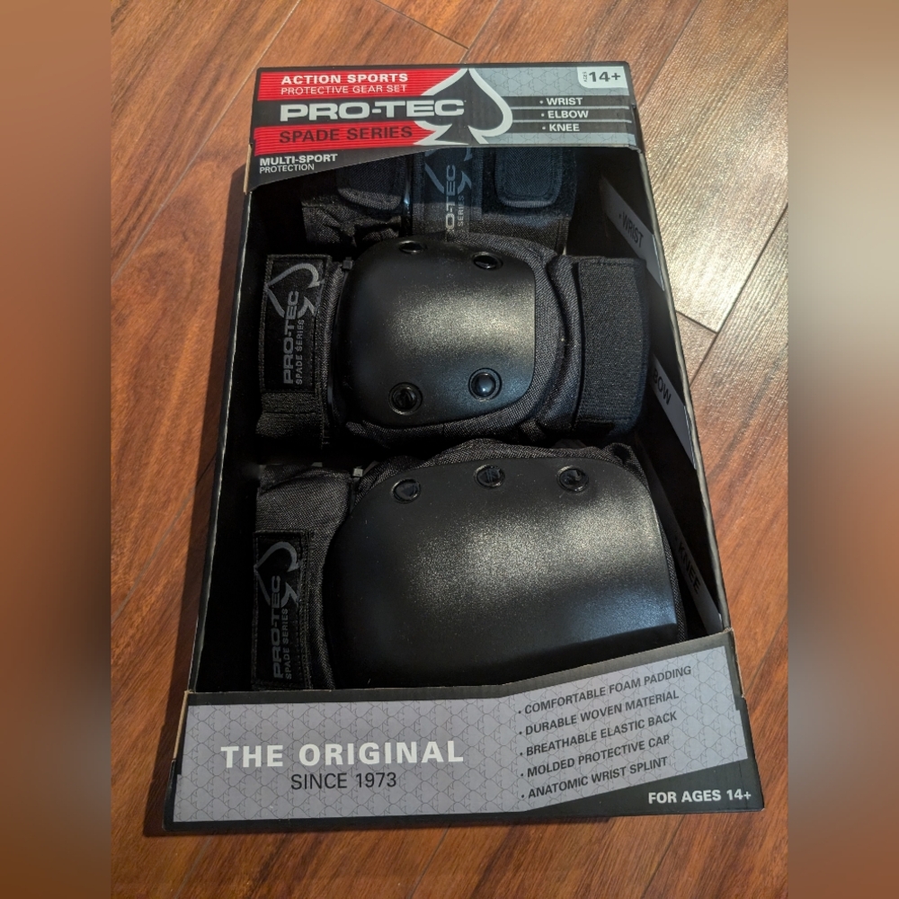 2/$60 NWT A Set of Protective Gears for knees, elbows and wrists